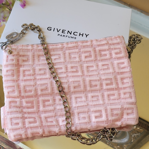 Givenchy - Picture 4 of 16